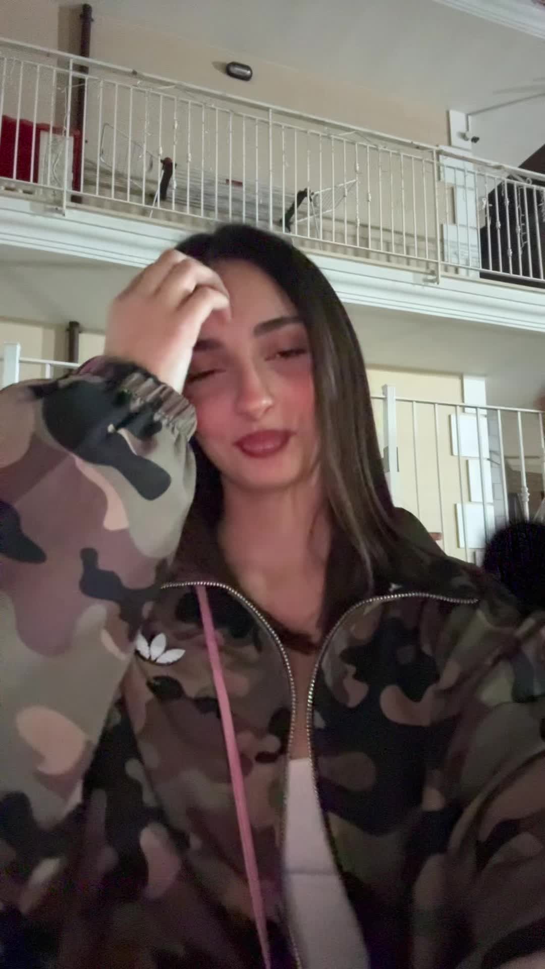 @deee
