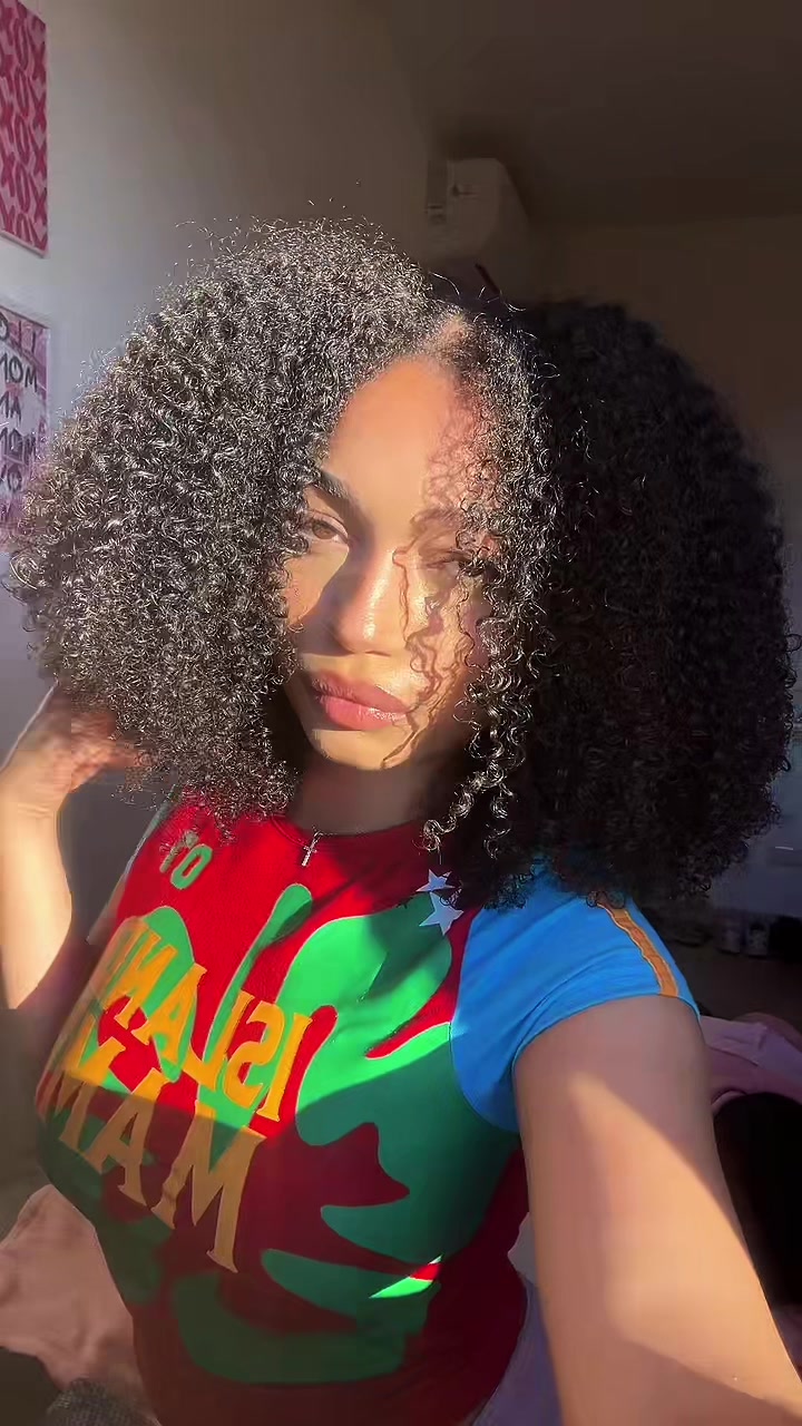 @vivianacappaii