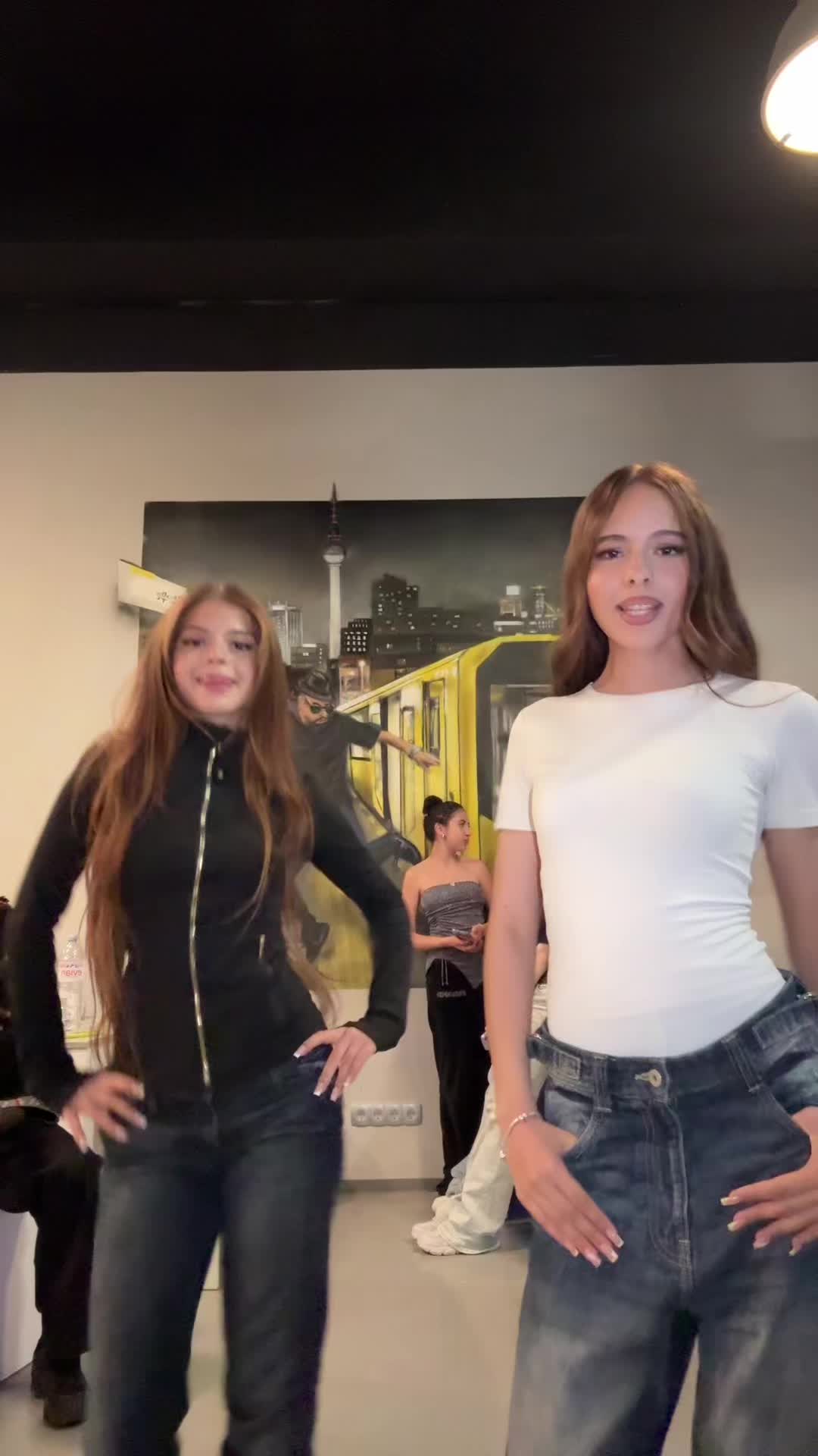 @𝐁𝐞𝐥𝐥𝐚