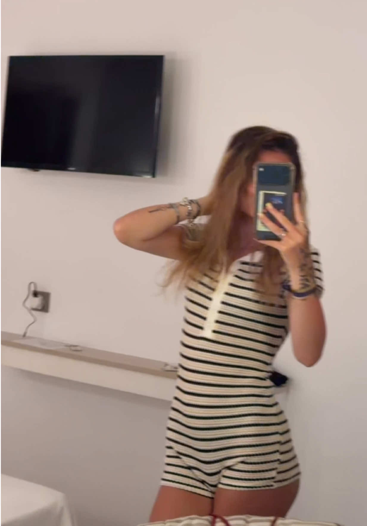 @ℰ𝓁𝒾𝓈ℯ 𝓍𝓍