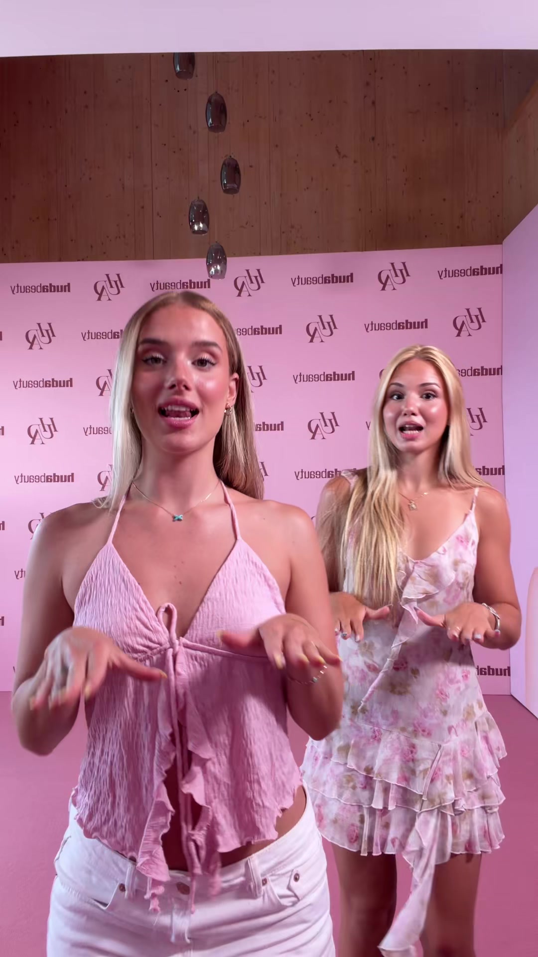 @LIA SIKORA
