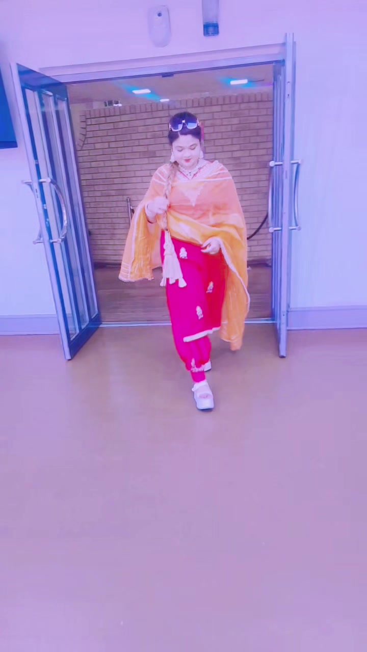 @MAAHI NEGI 👸