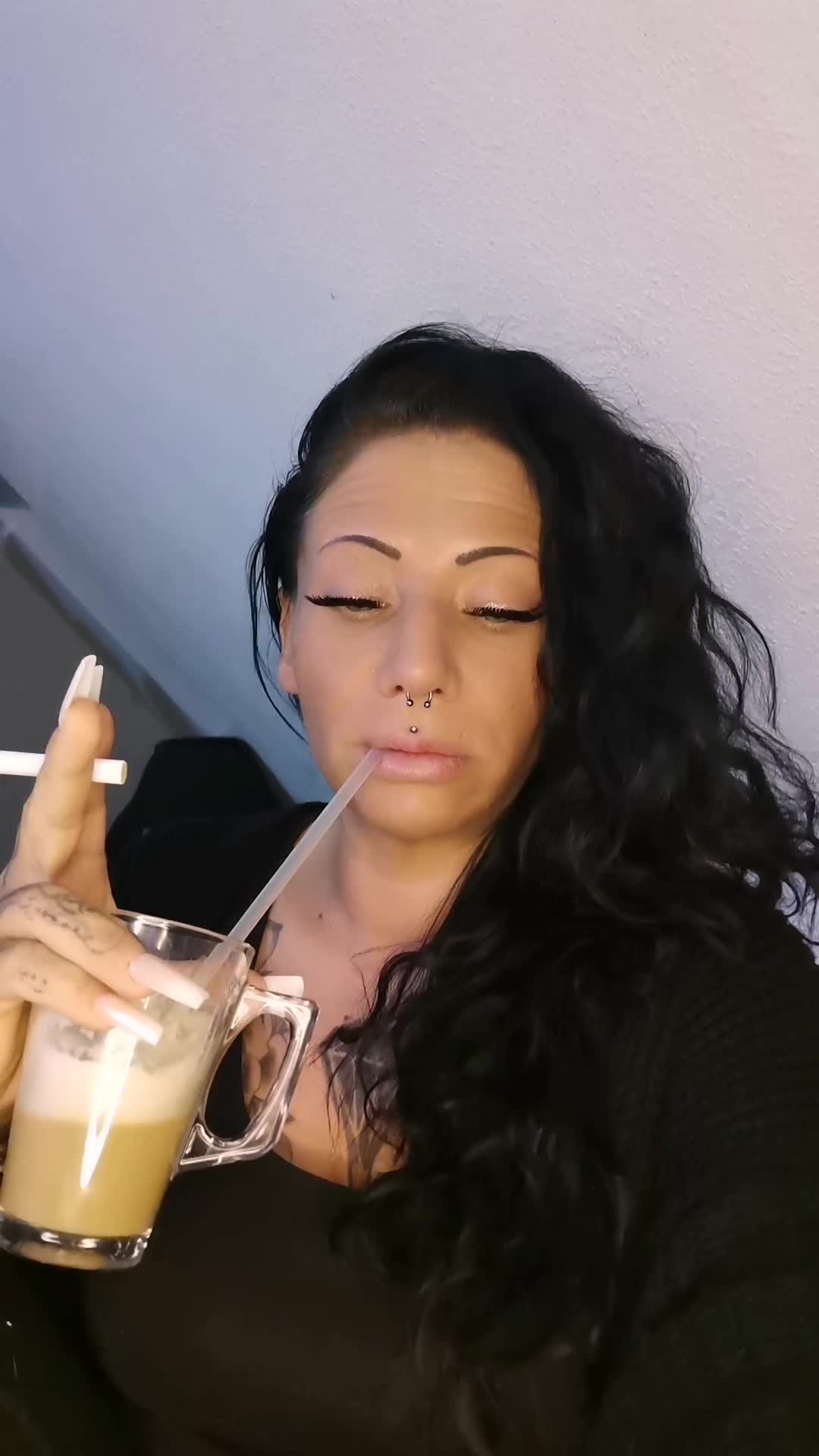 @🖤🤍DIE_EISKÖNIGIN🖤🤍