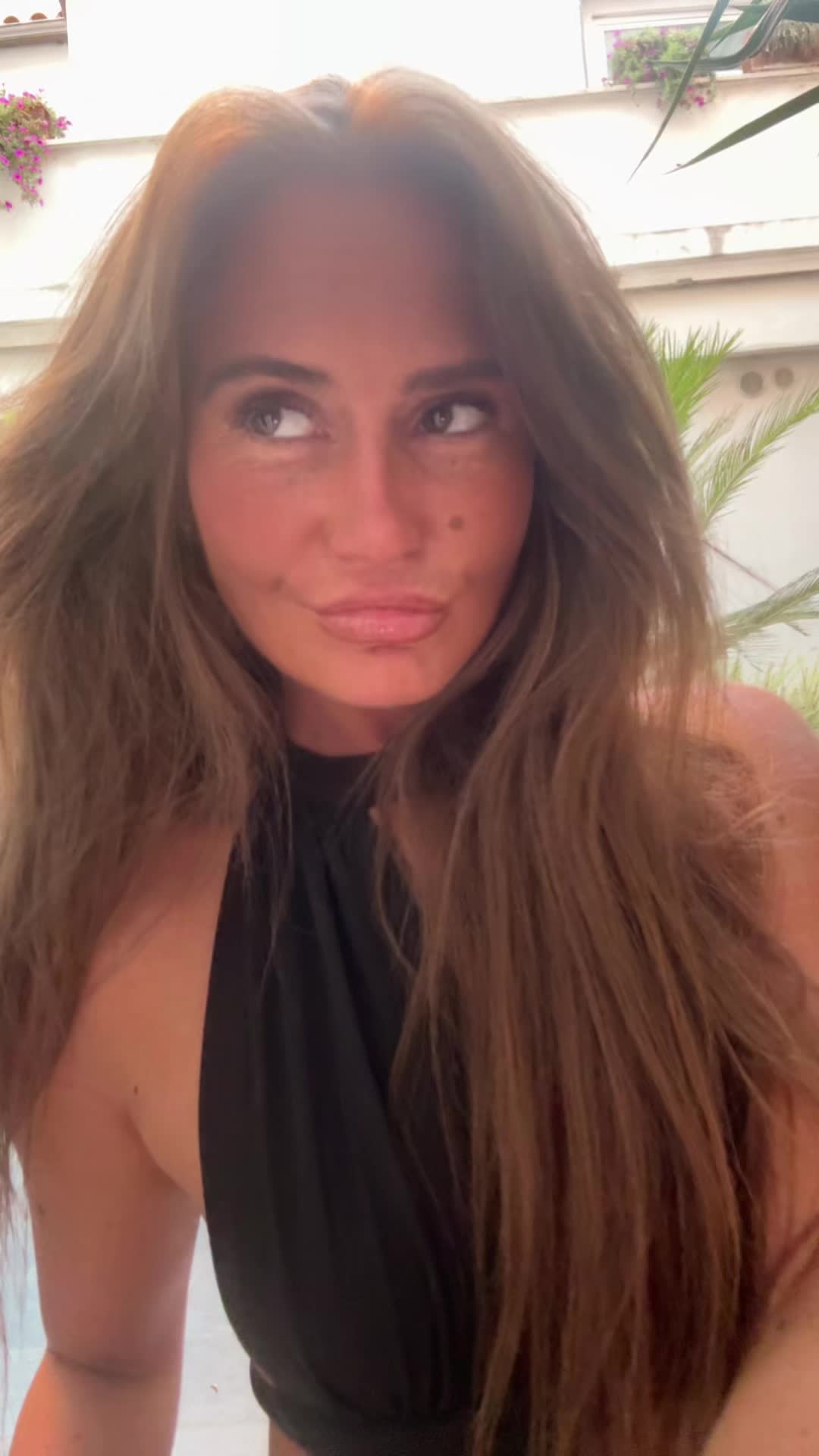 @carashannon