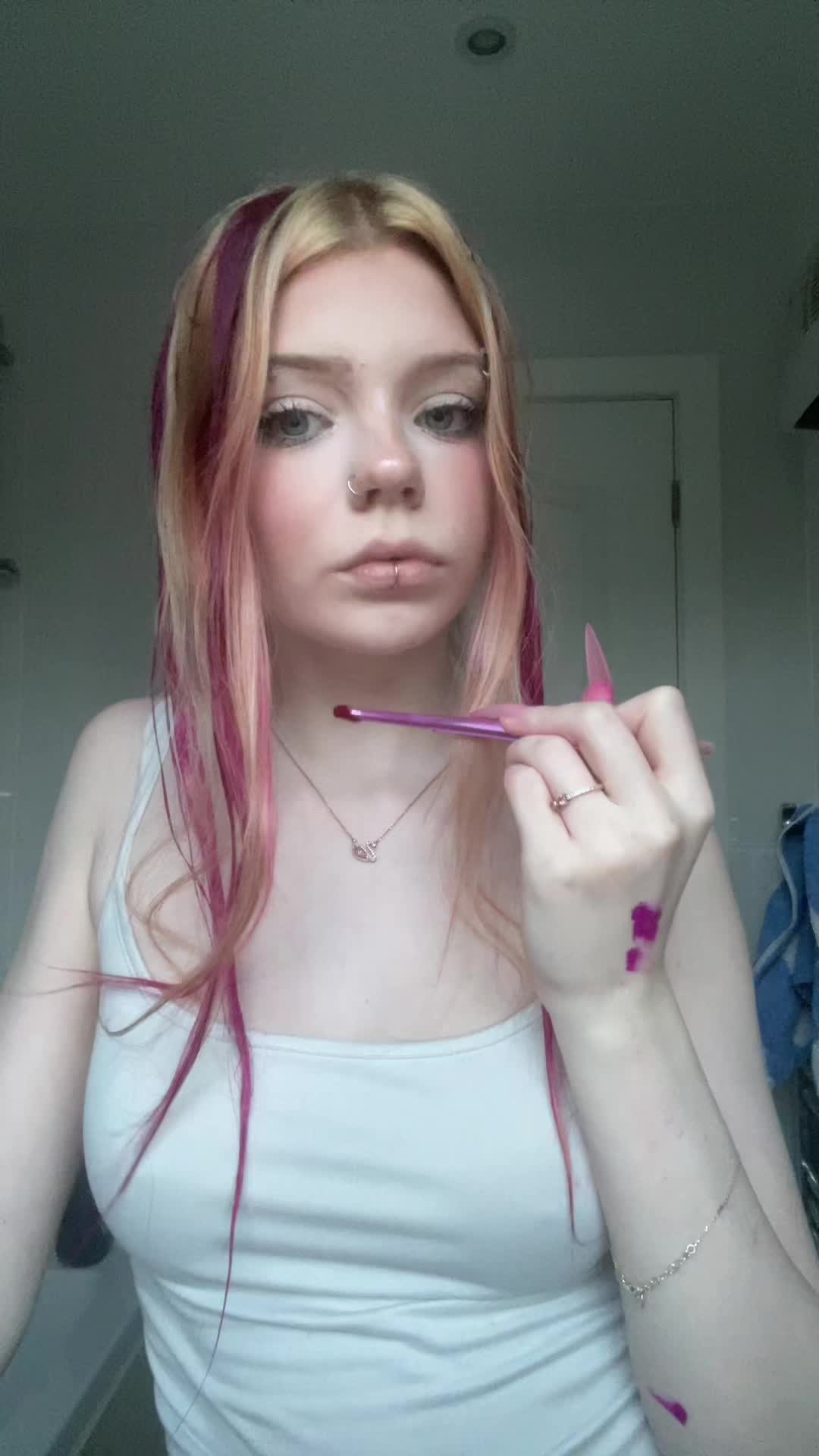 @_ellamary_
