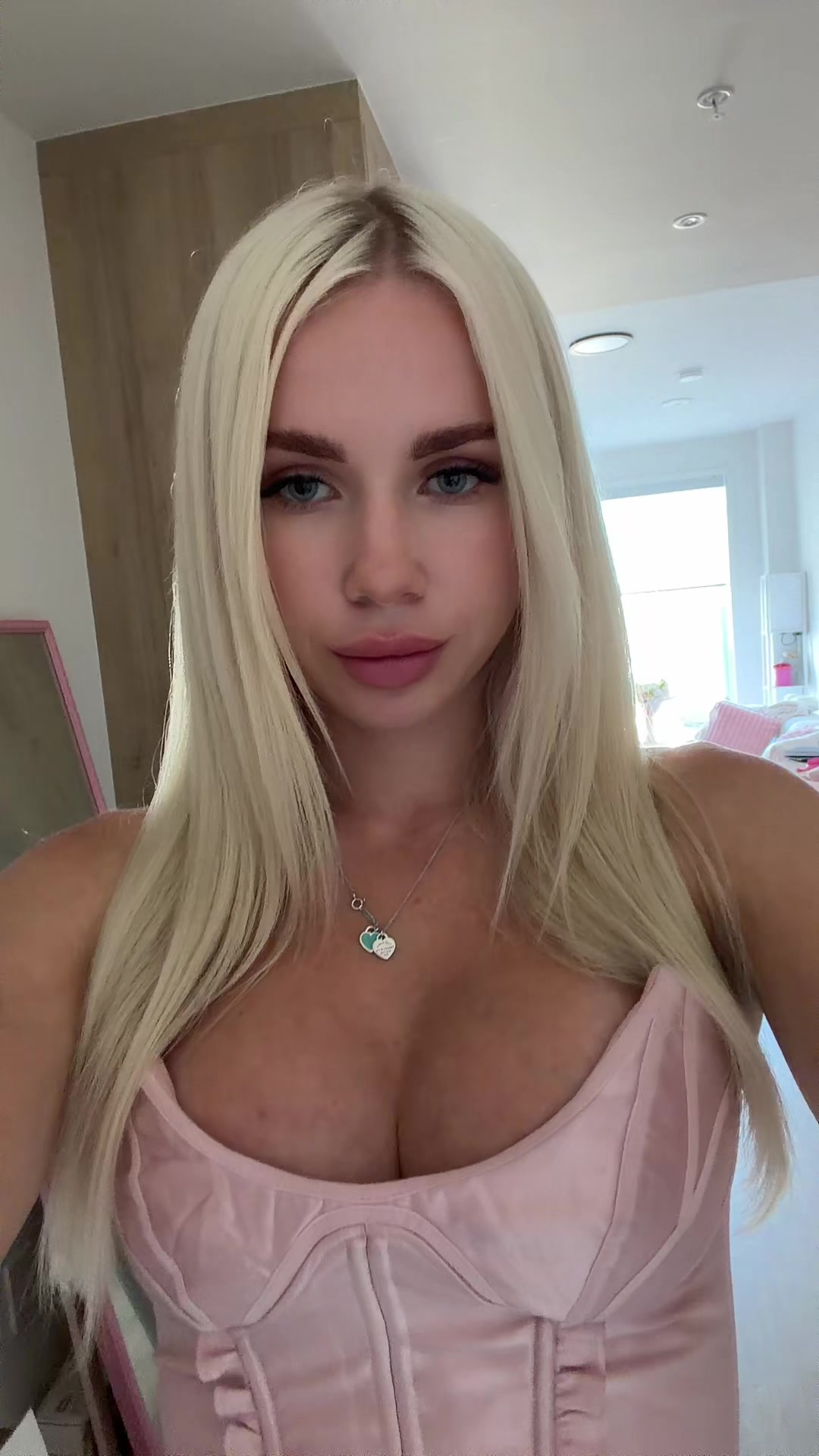 @Slavicblondexoxo