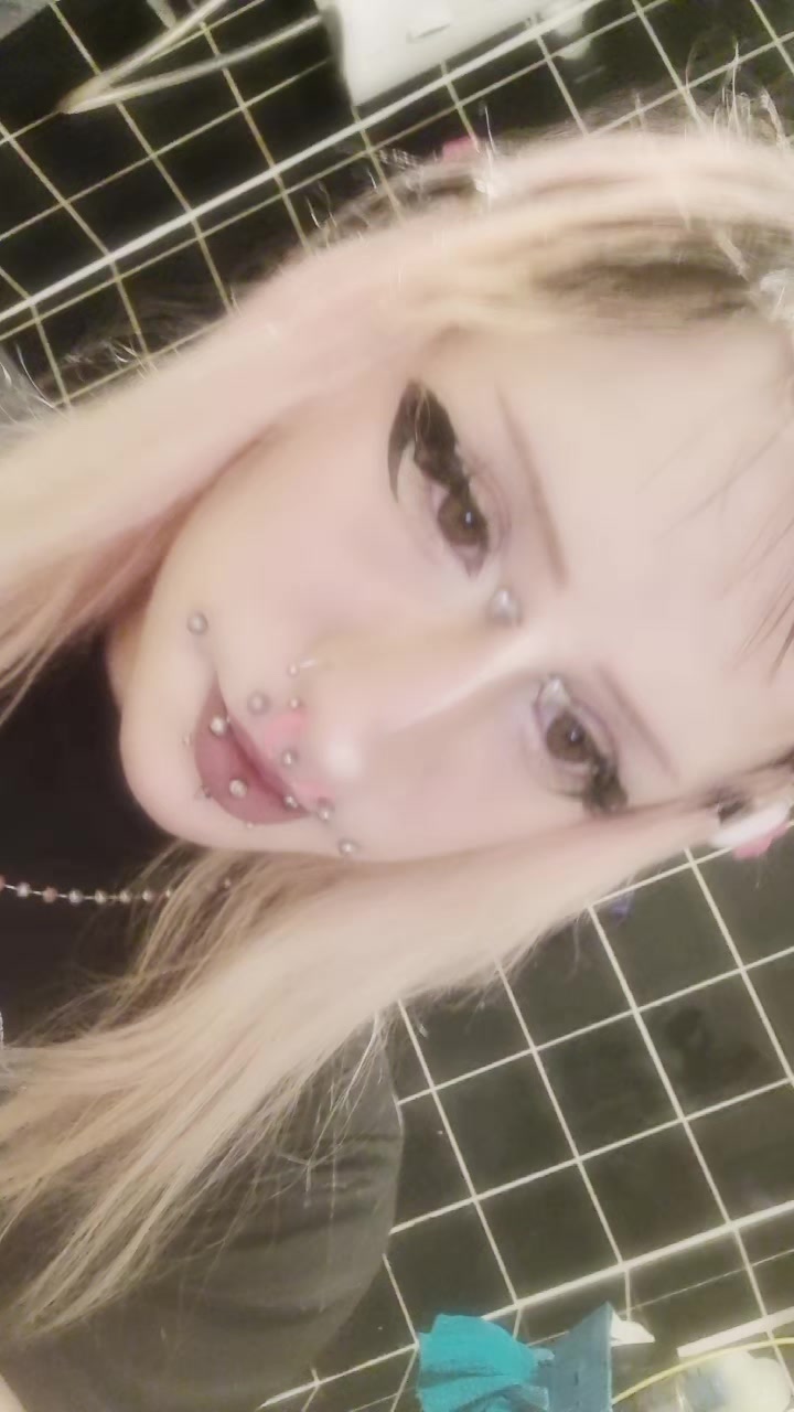 @adni-small streamer