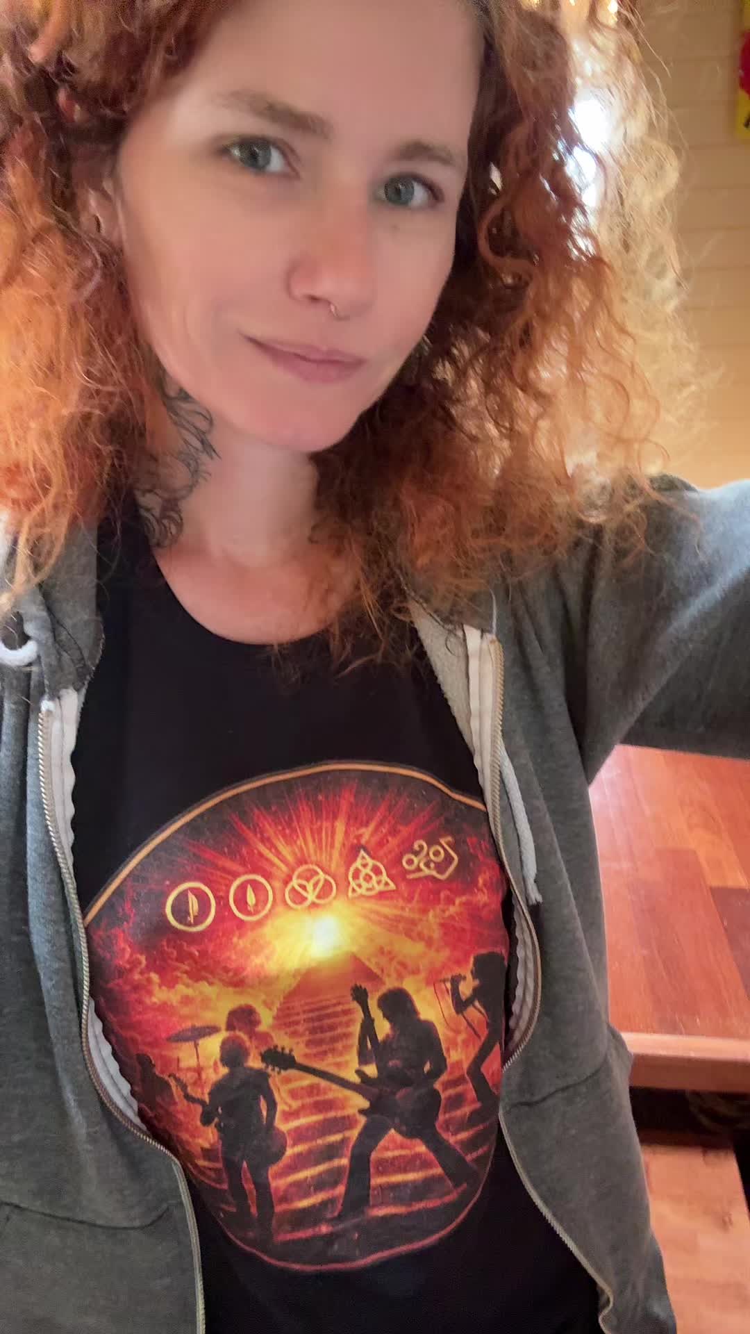 @curlyhairandtattoos