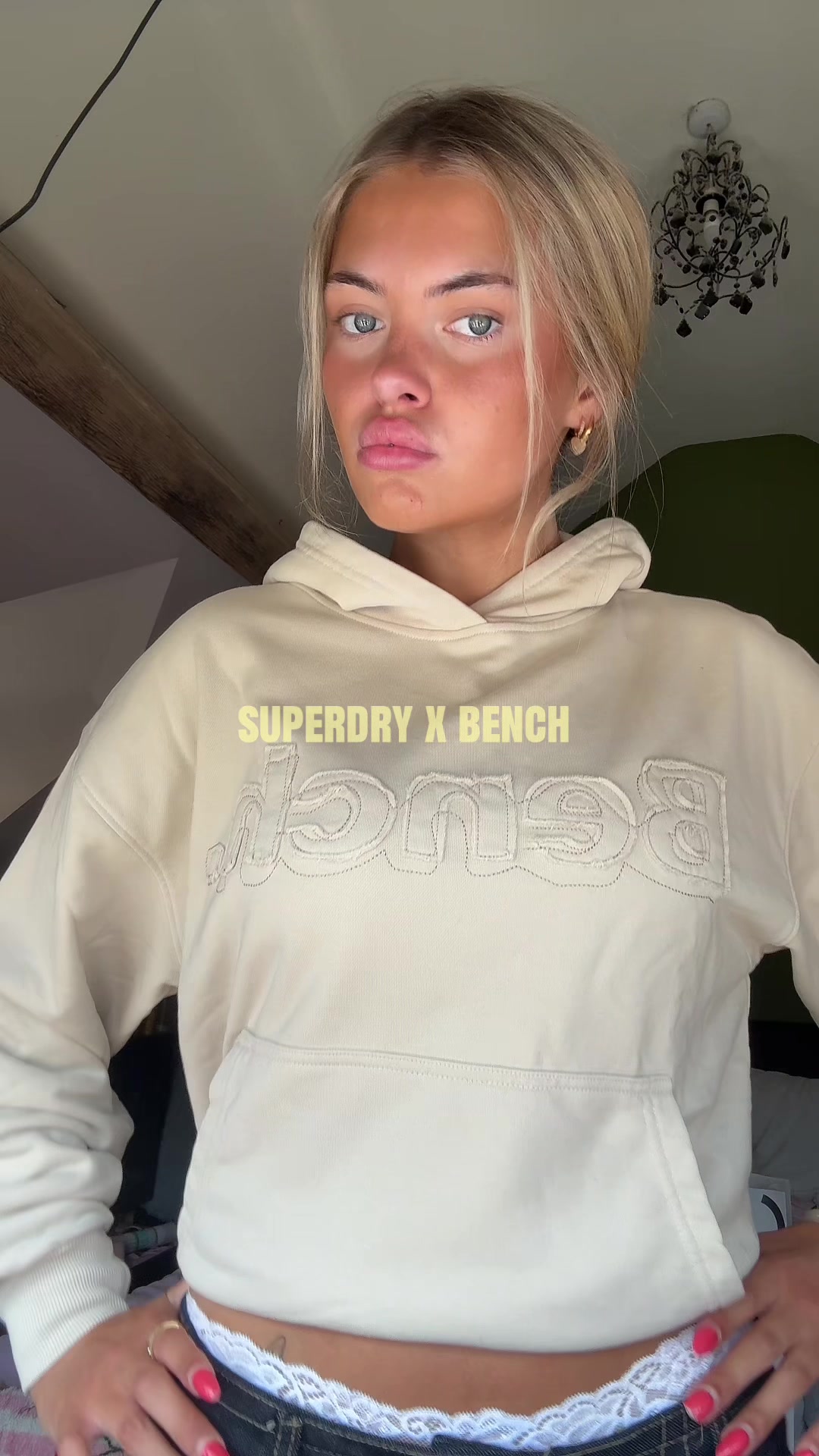 @hollyvjones