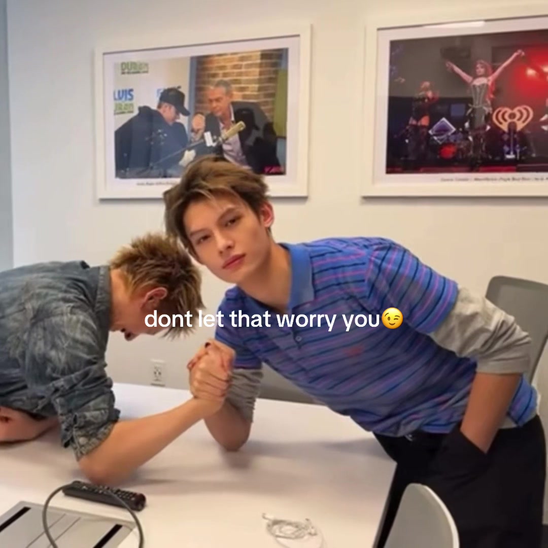 @✦