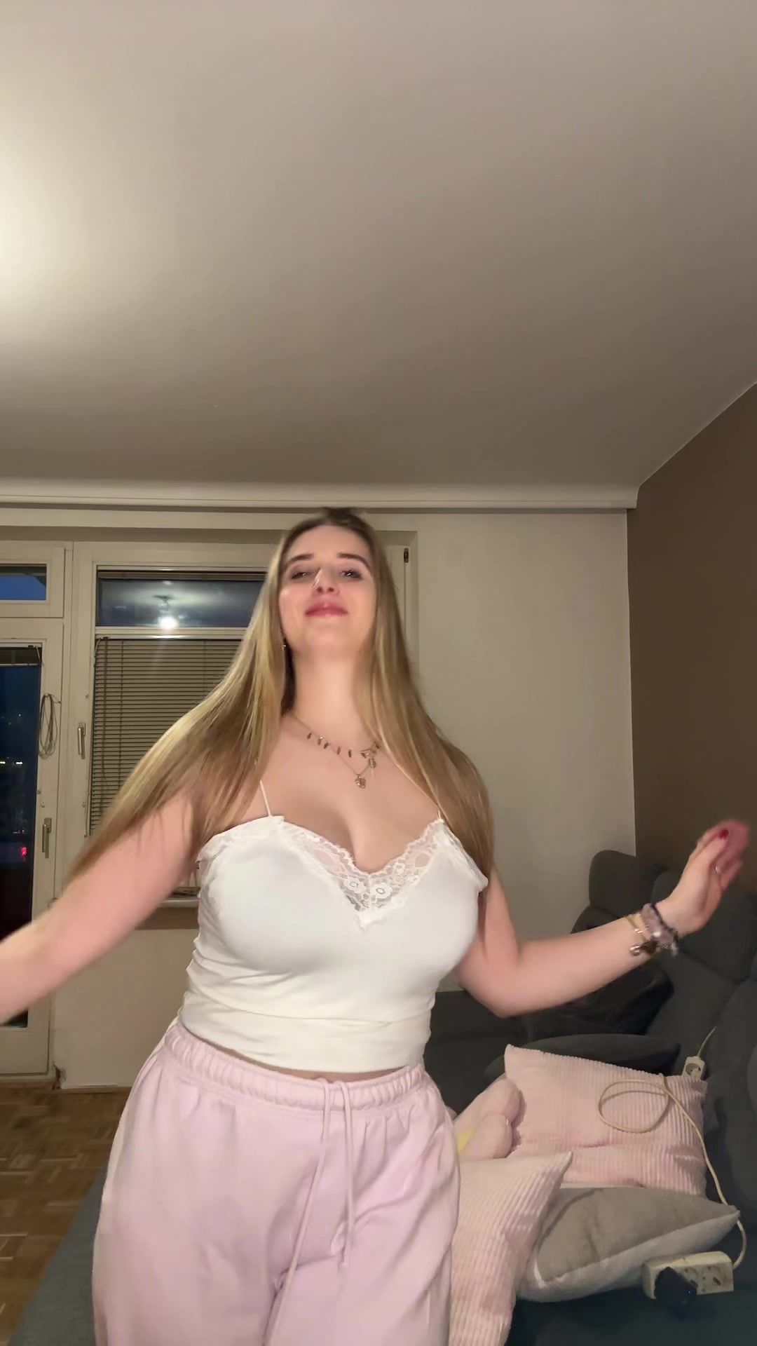 @official.mona