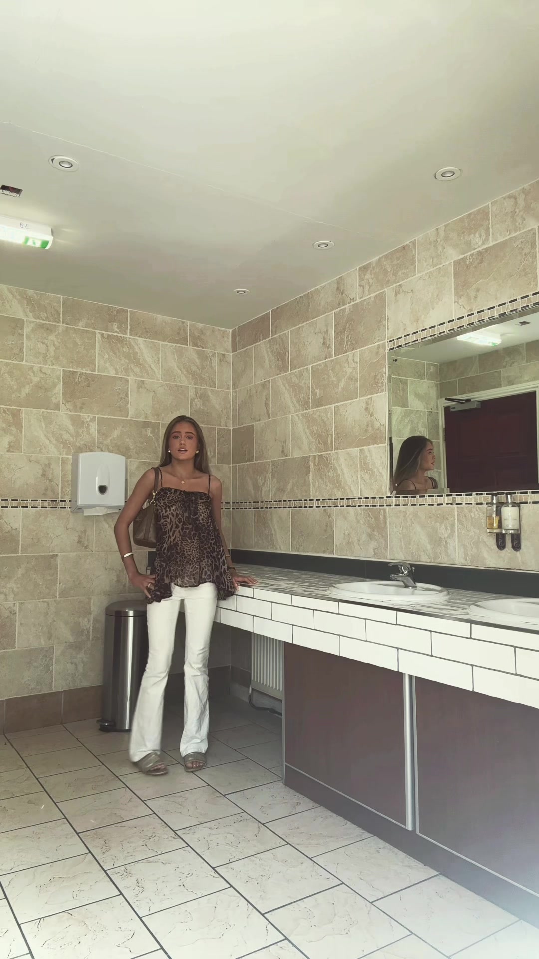 @𝐌 𝐀 𝐃 𝐄 𝐋 𝐄 𝐈 𝐍 𝐄 🦢