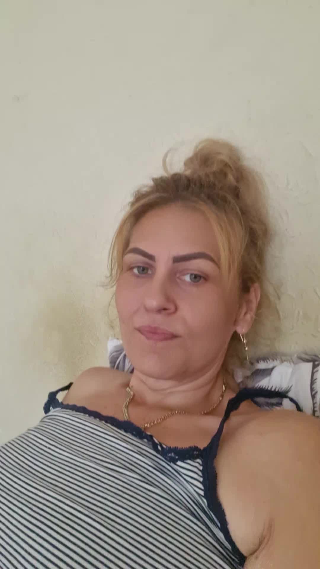 @AlinaAlex