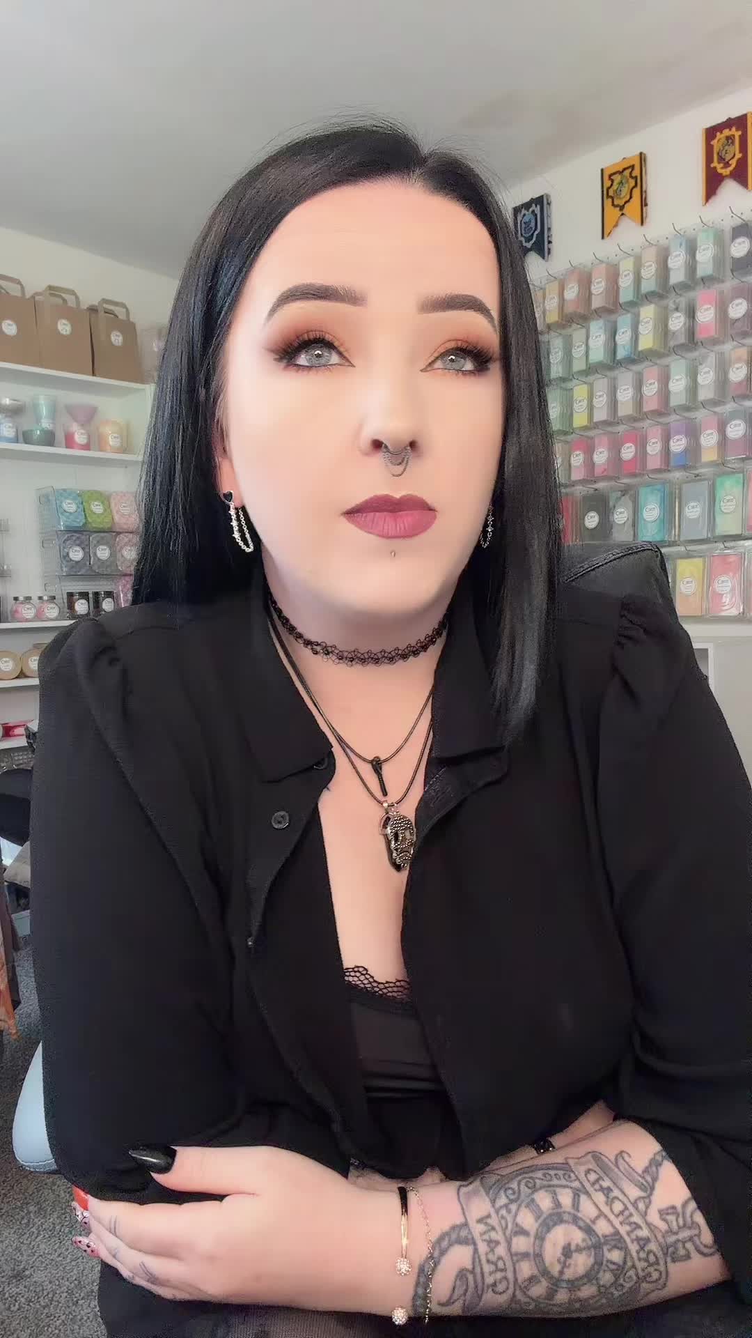 @Kelly_Marie_Melville