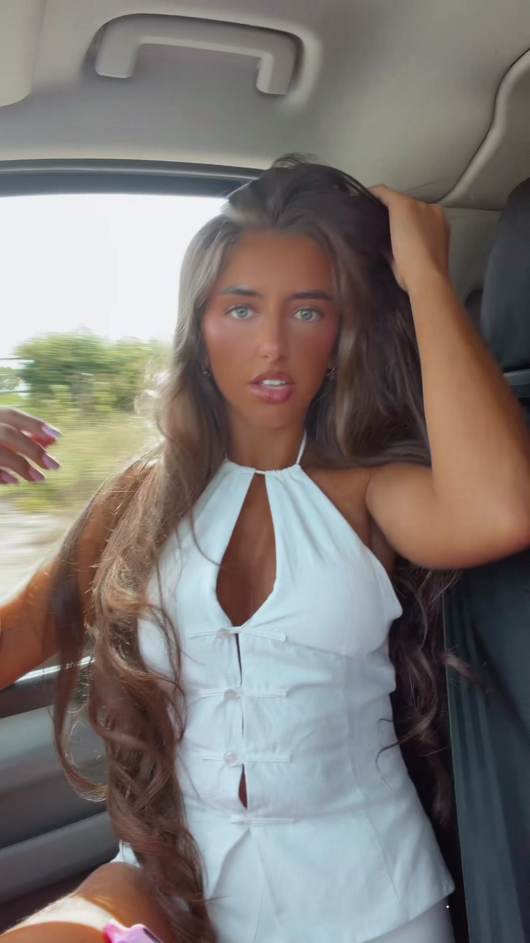 @Rosiedelaneyy_
