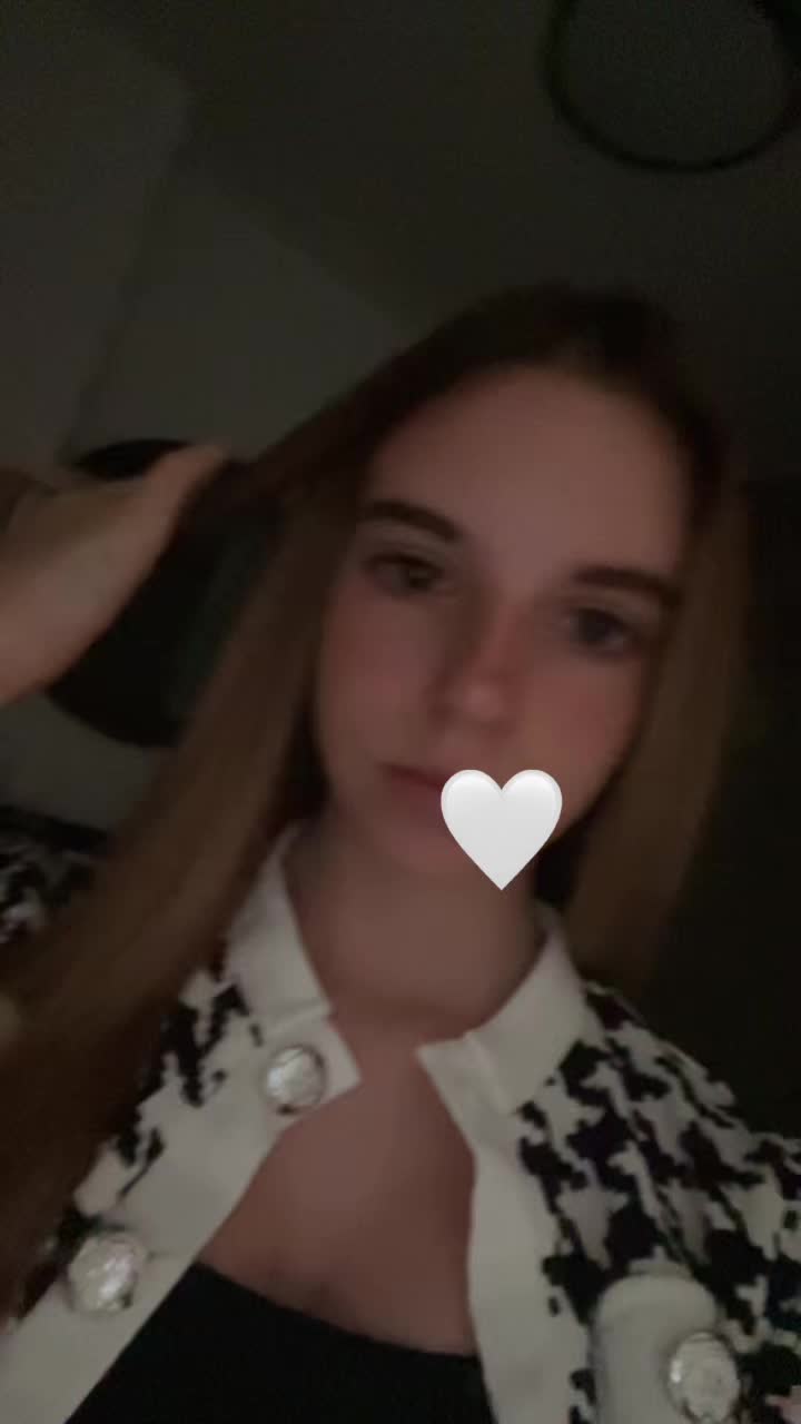 @Izz 🩶🫰🏻
