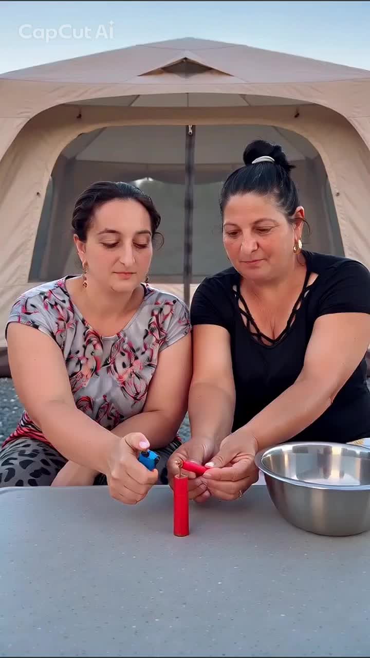 @Elena Codreanu700