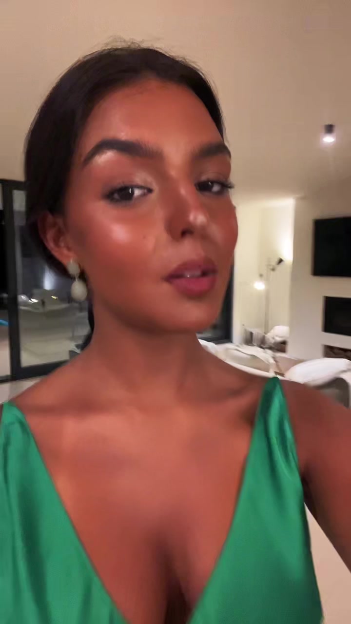 @adrianagago
