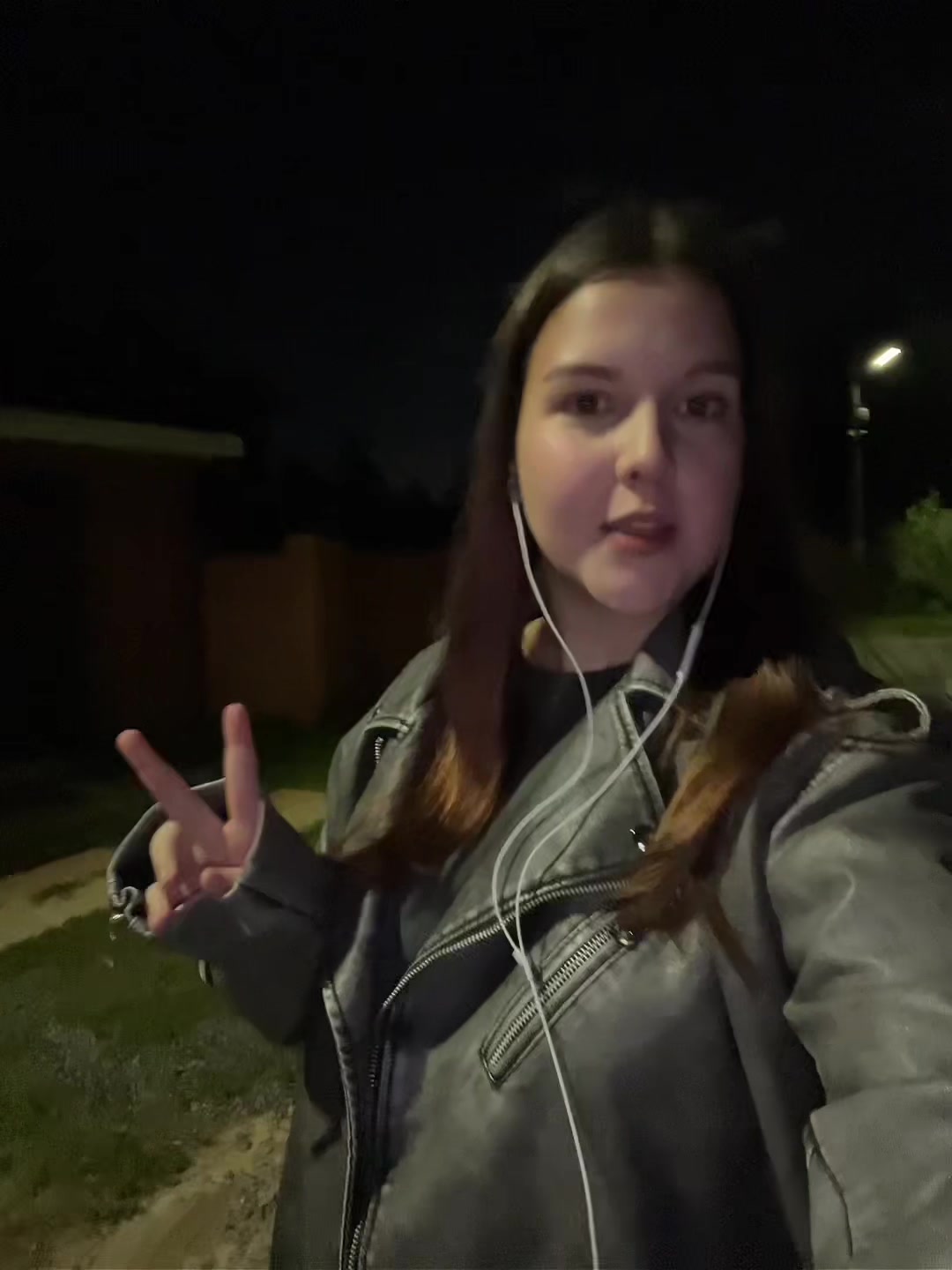 @мила