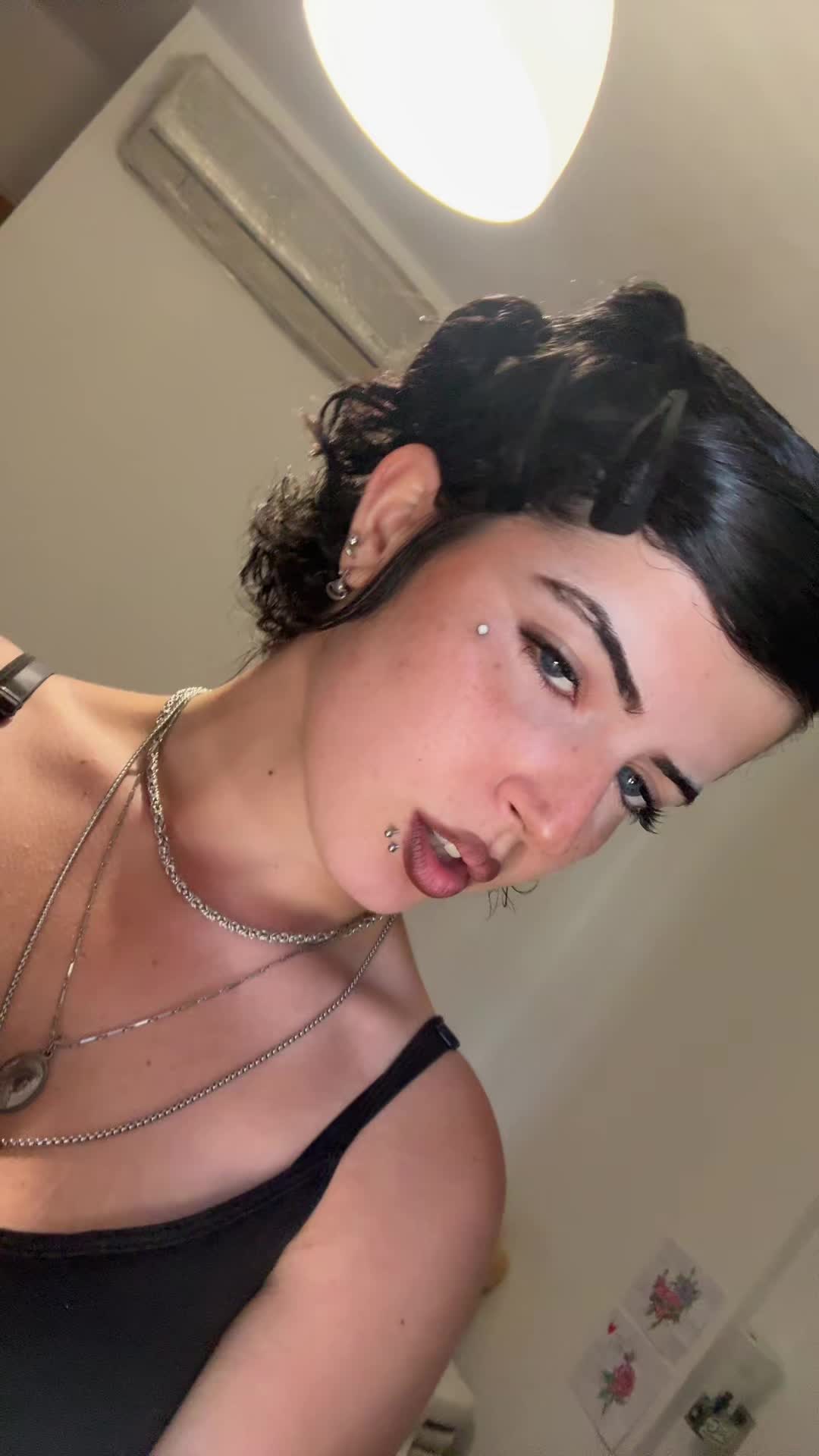 @whosdishoe