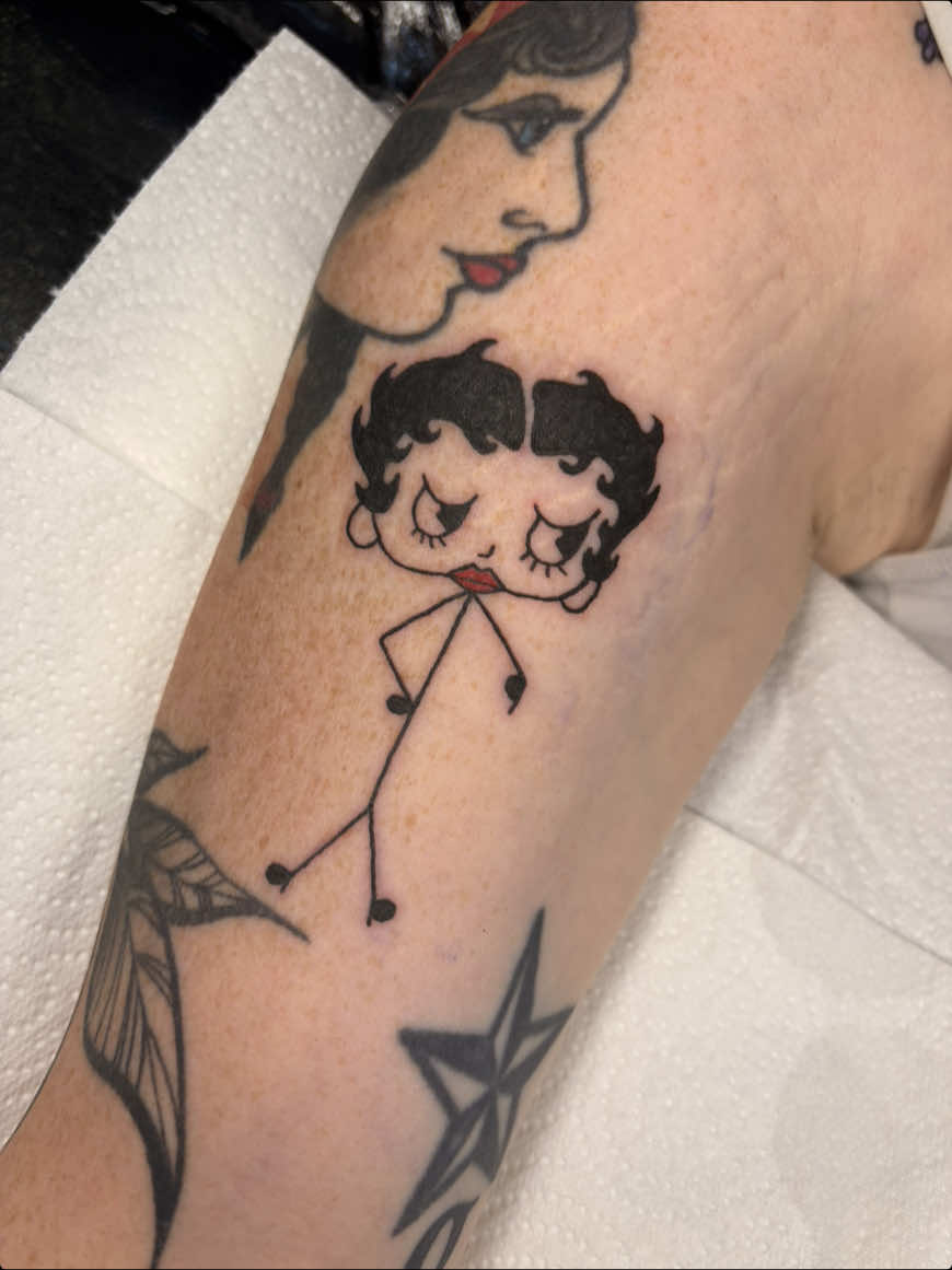 @curlywurlytats