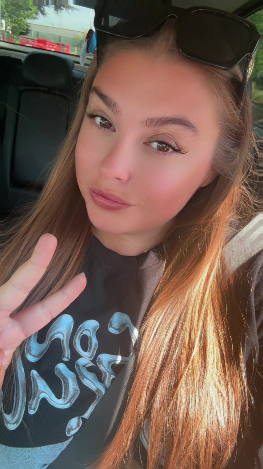 @LusciousLaurax