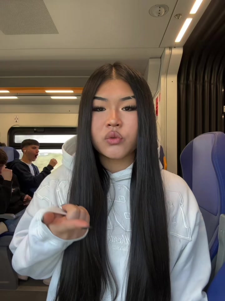 @romina_hu_