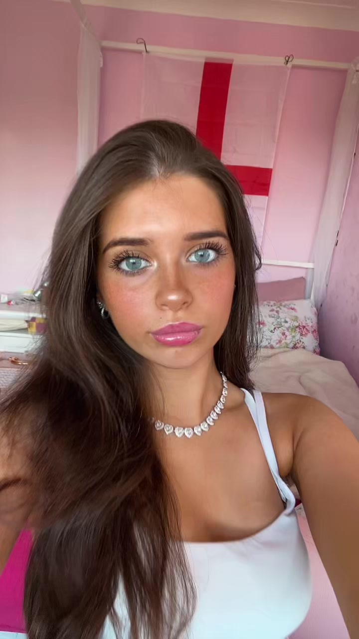 @phoebemaypublicpriv
