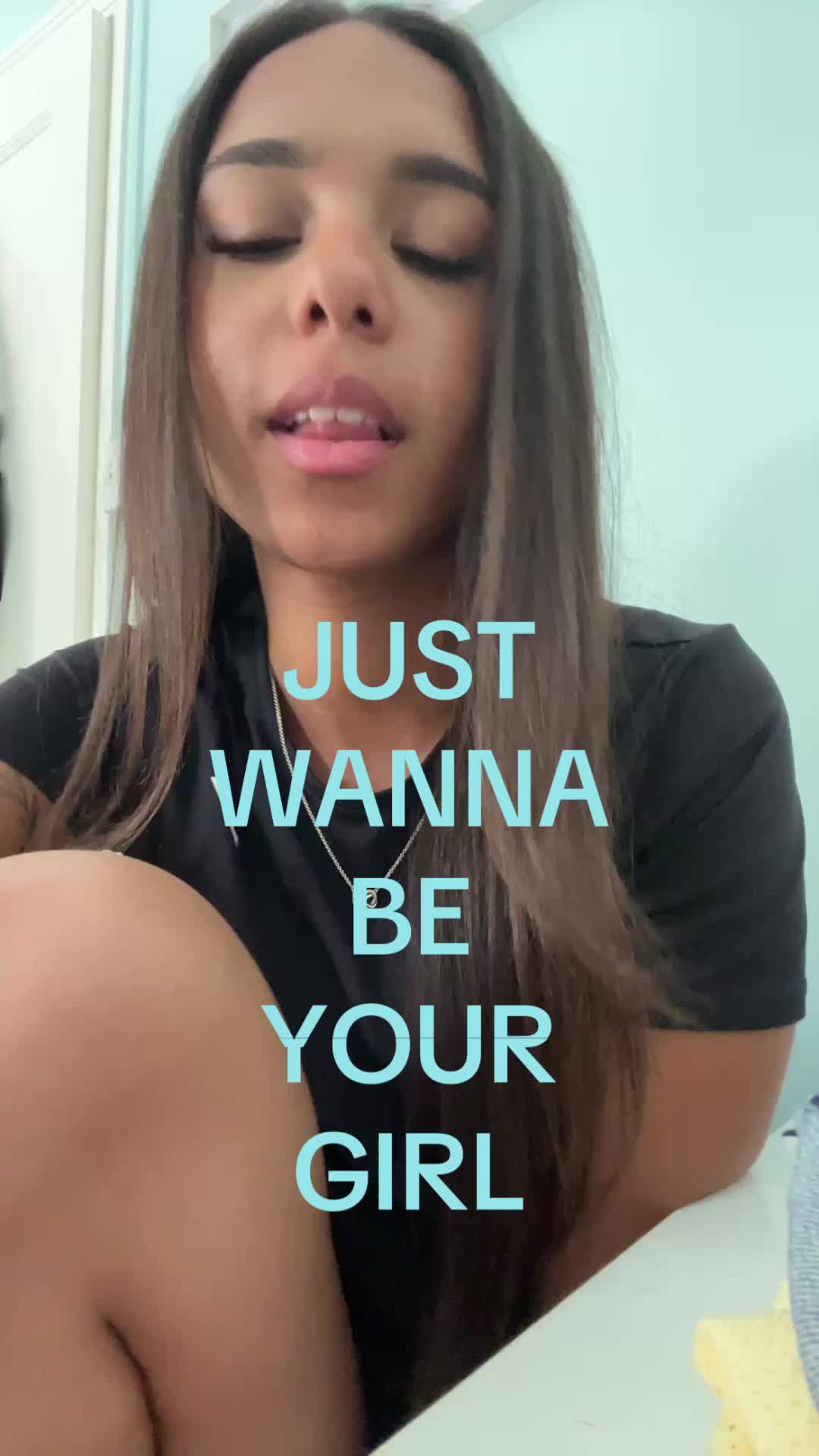 @🧘🏽&zwj;♀️