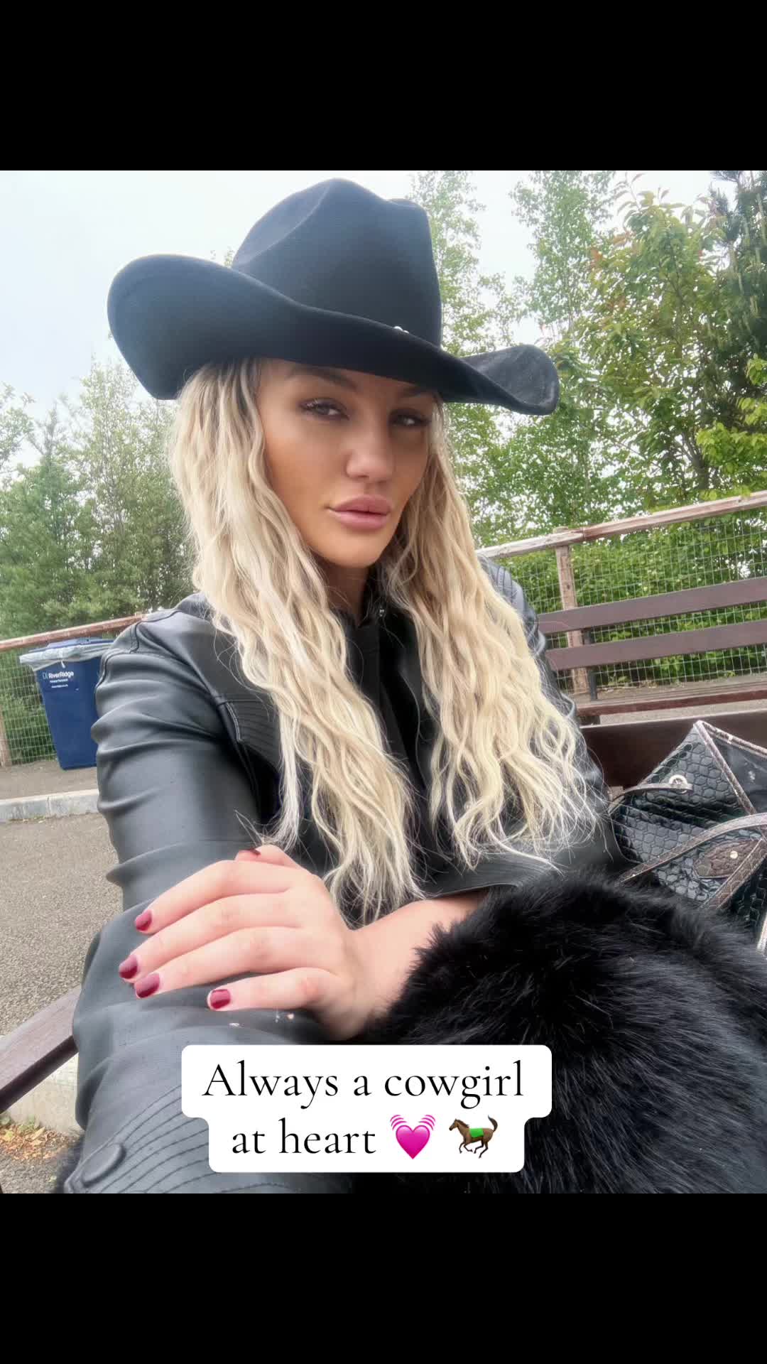 @leahmccourt