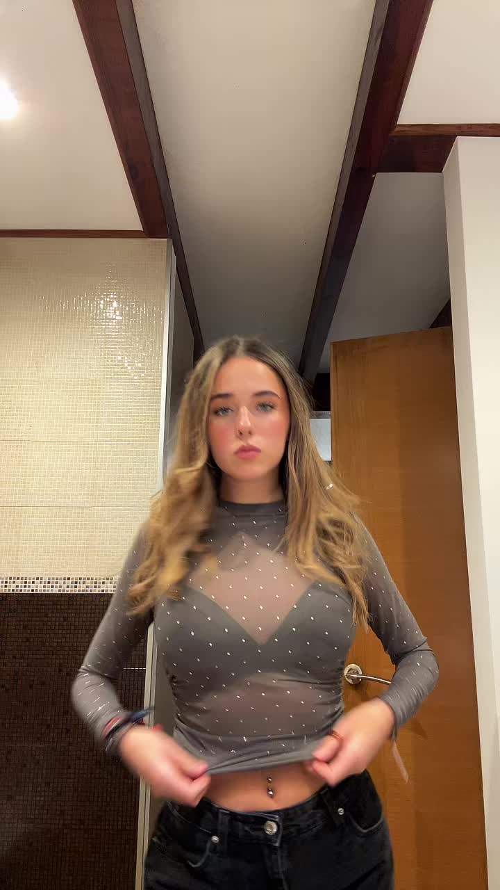 @adrianafernnaandez
