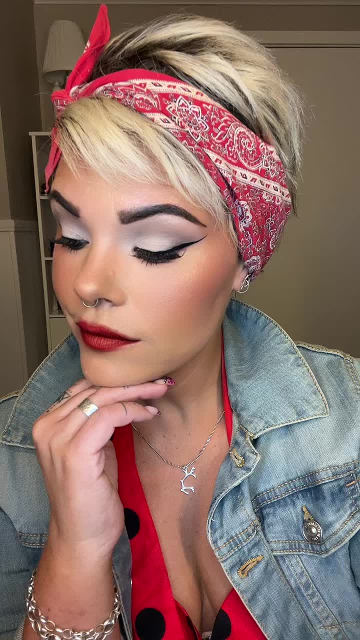 @KissandMakeupByLotta