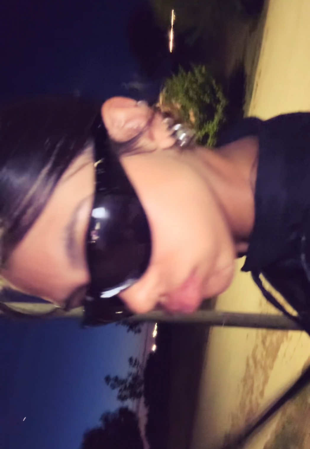 @Lê