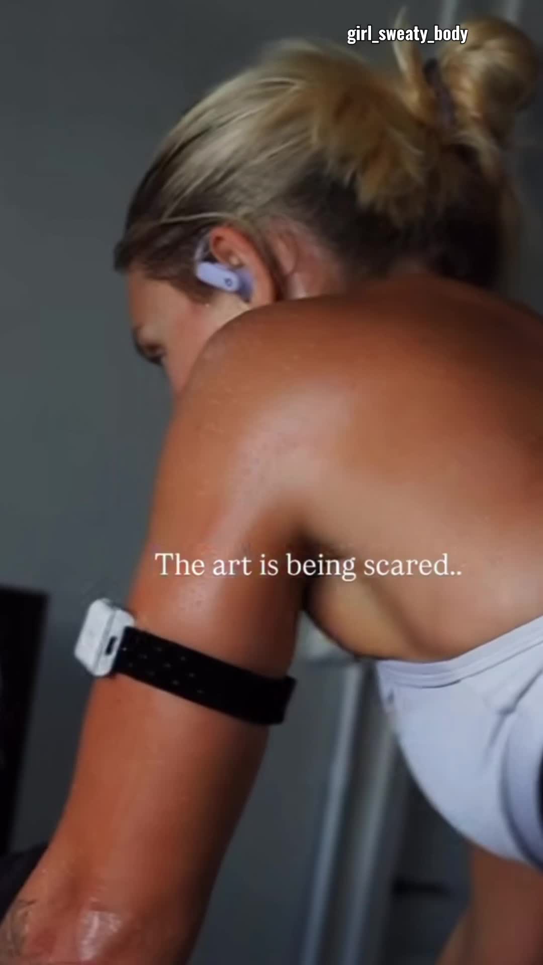 @girl_sweaty_body