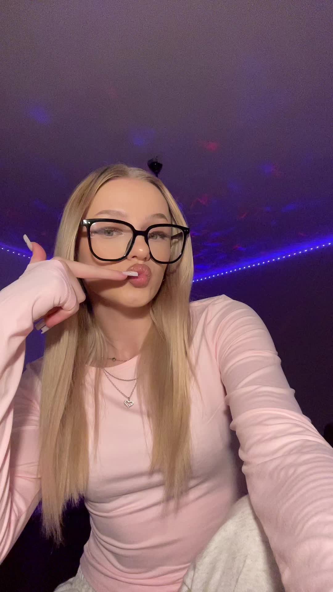 @czikinagets