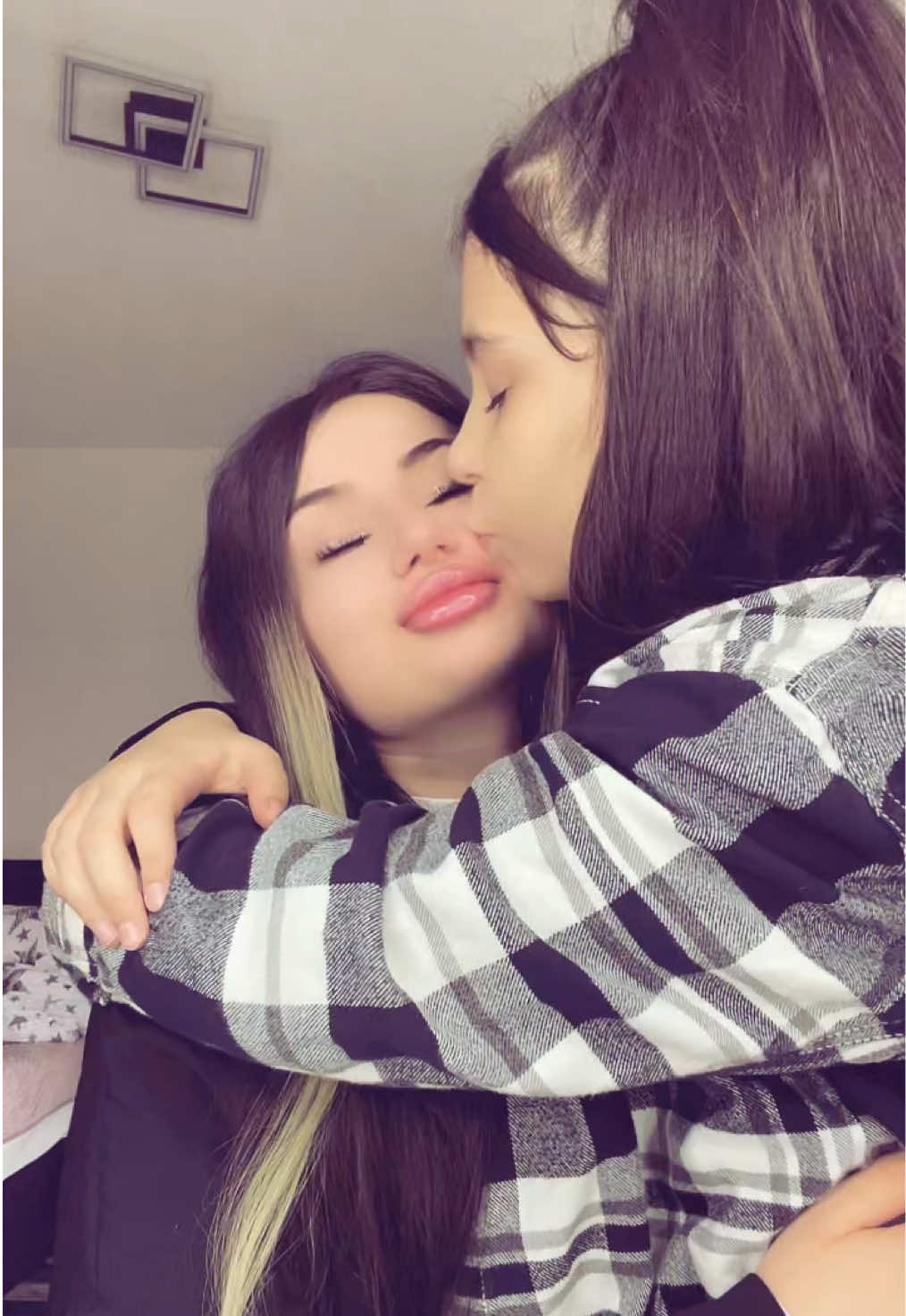 @Alinanicolaee