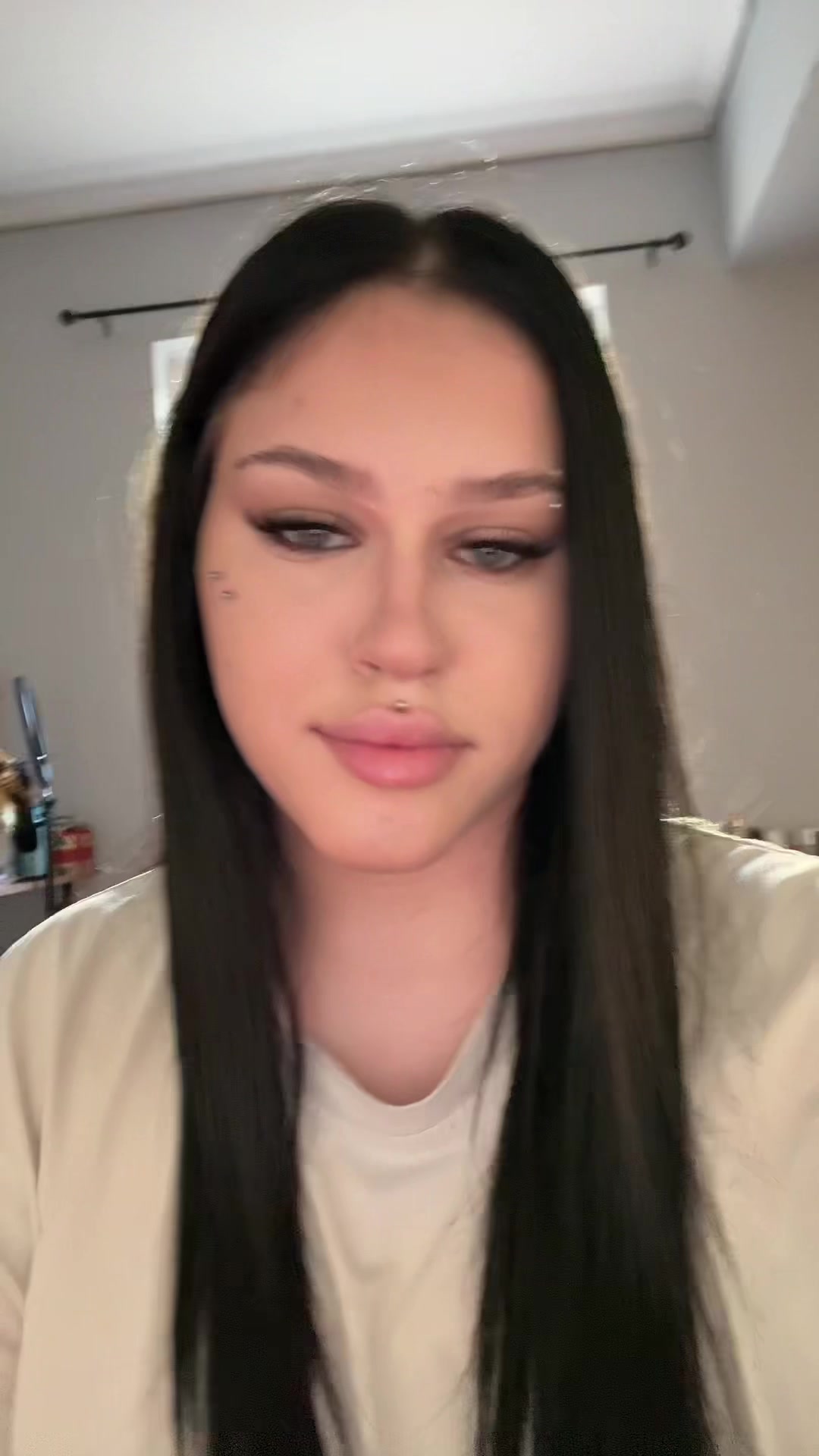 @👤