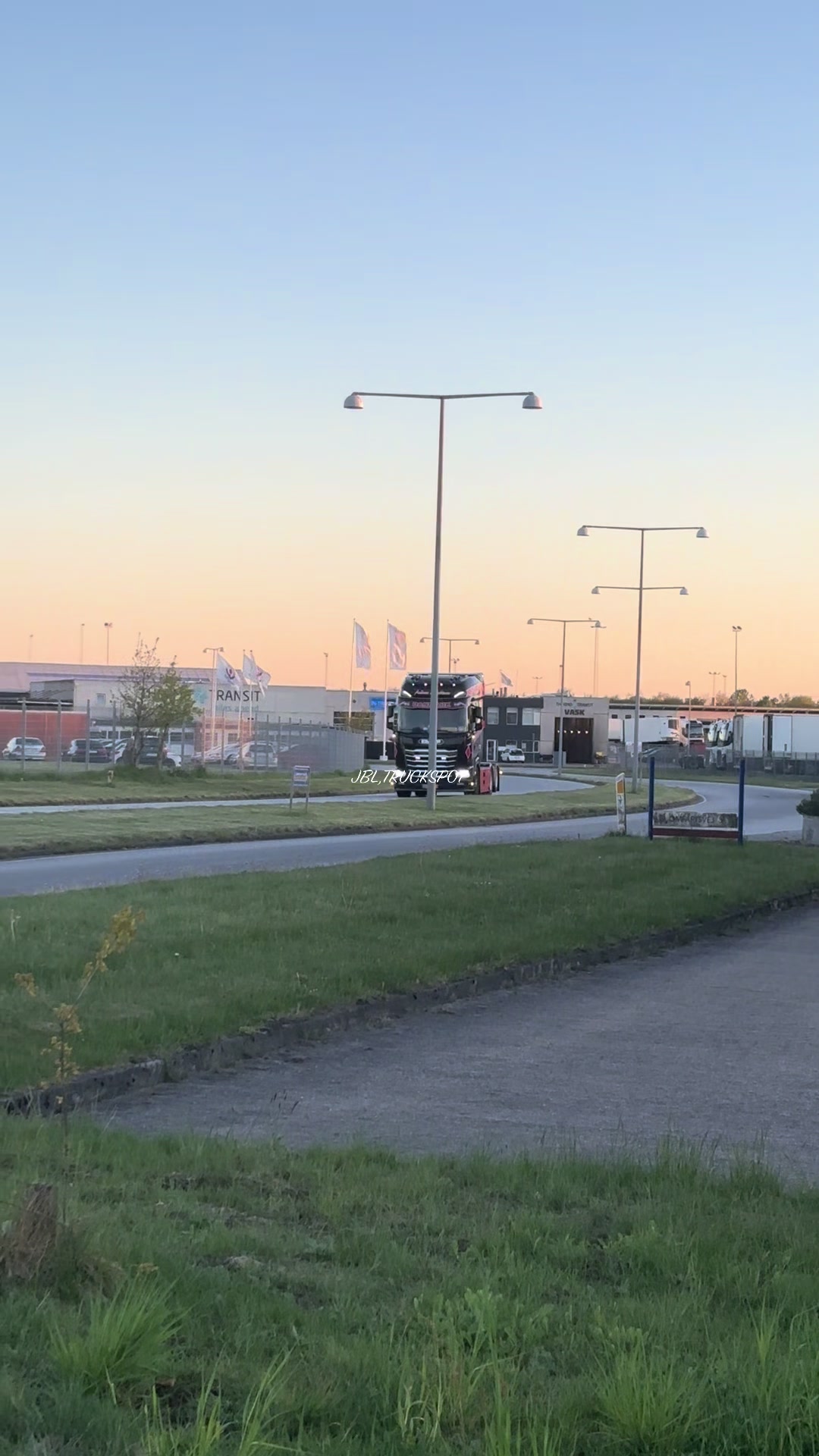 @JBL TRUCKSPOT