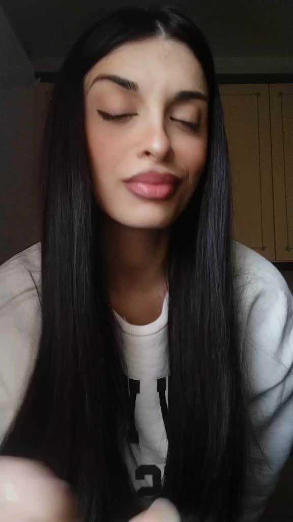 @lucycellamare945