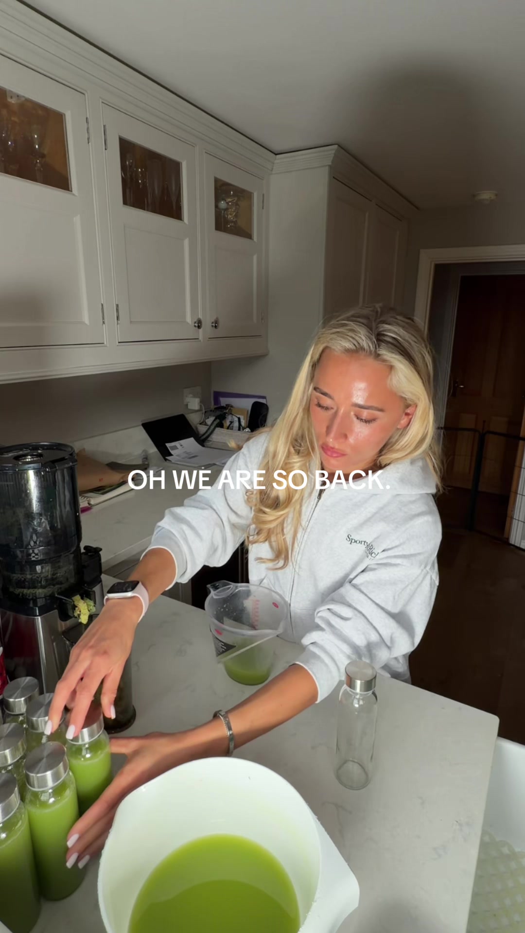 @hollielouisezive