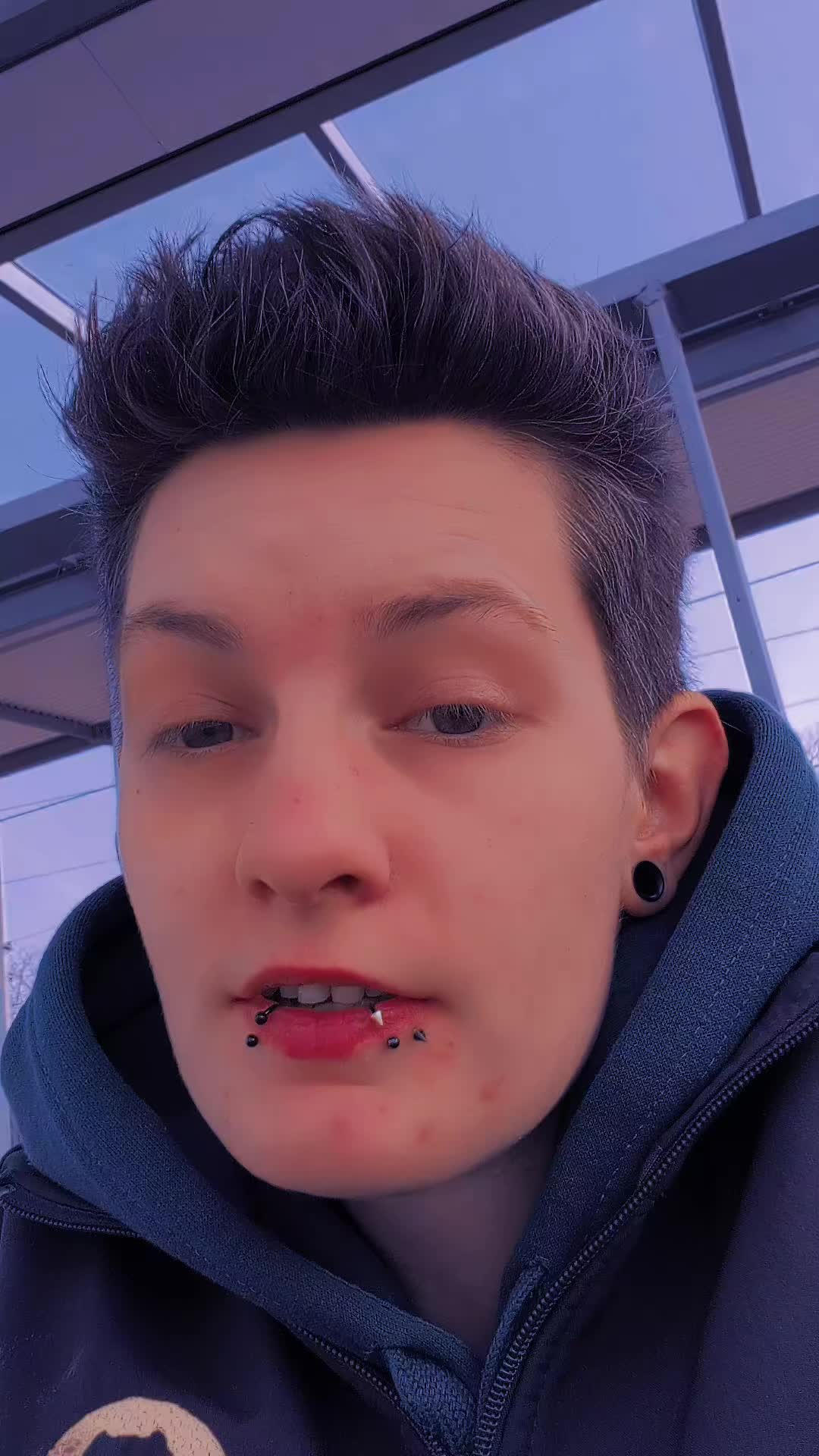 @™