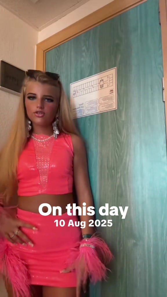 @loressaquilligan