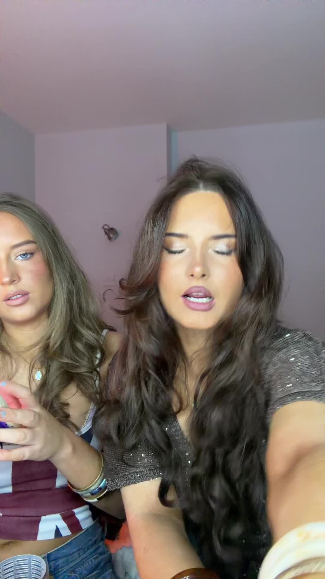 @niamhalicecorlass
