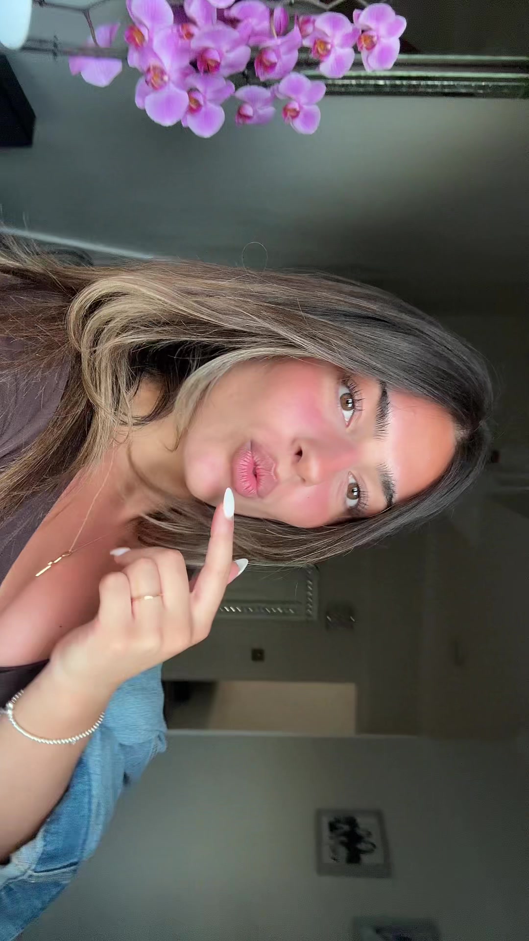 @isabella