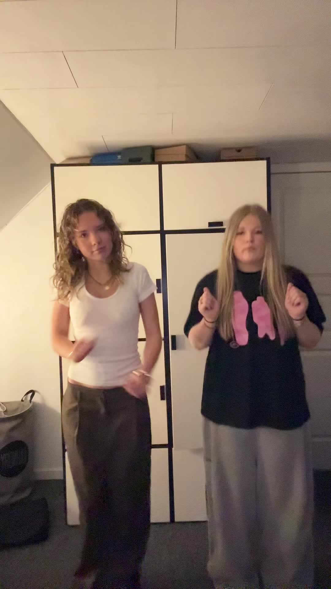 @Eva&Freja👩🏼👩🏽
