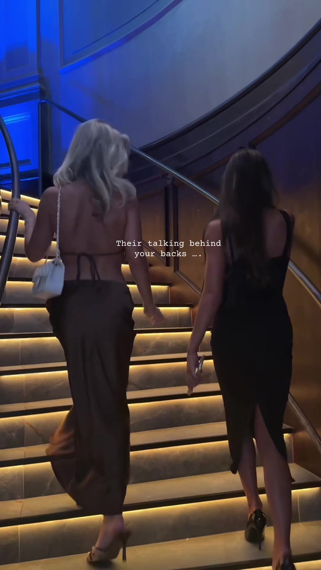@MILLS👜💋🥂