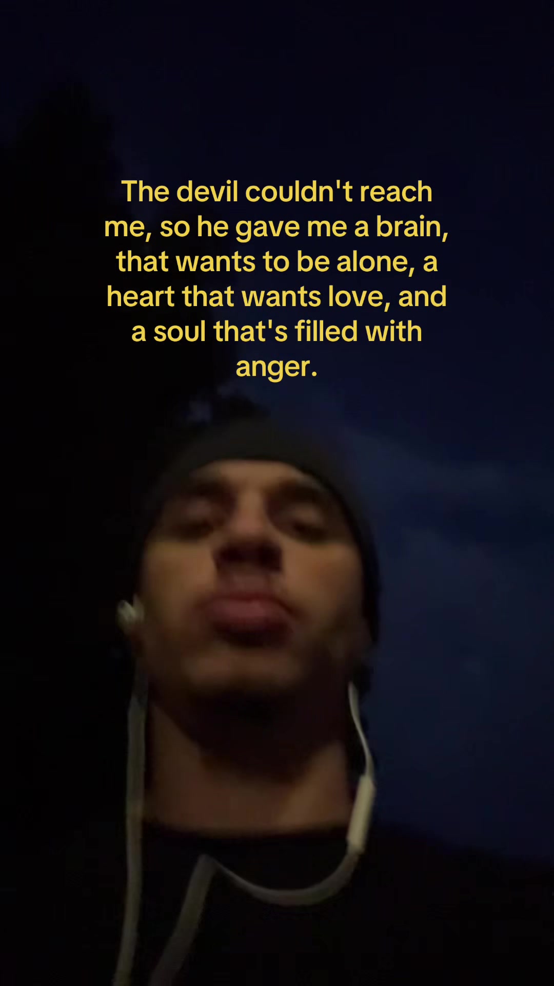 @￴