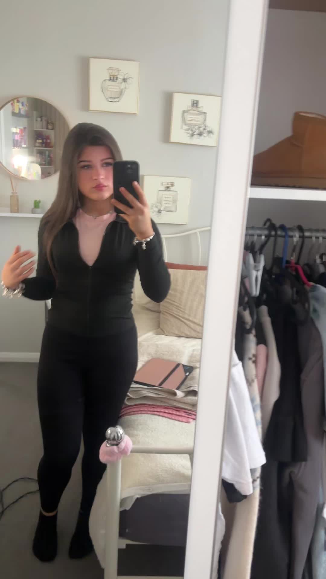 @𝐴𝑉𝐴~𝐿𝐸𝐸❤️