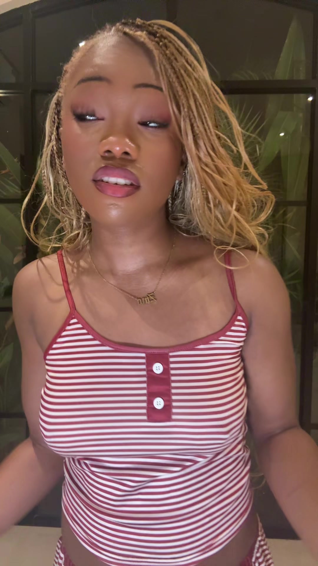 @sheiszino