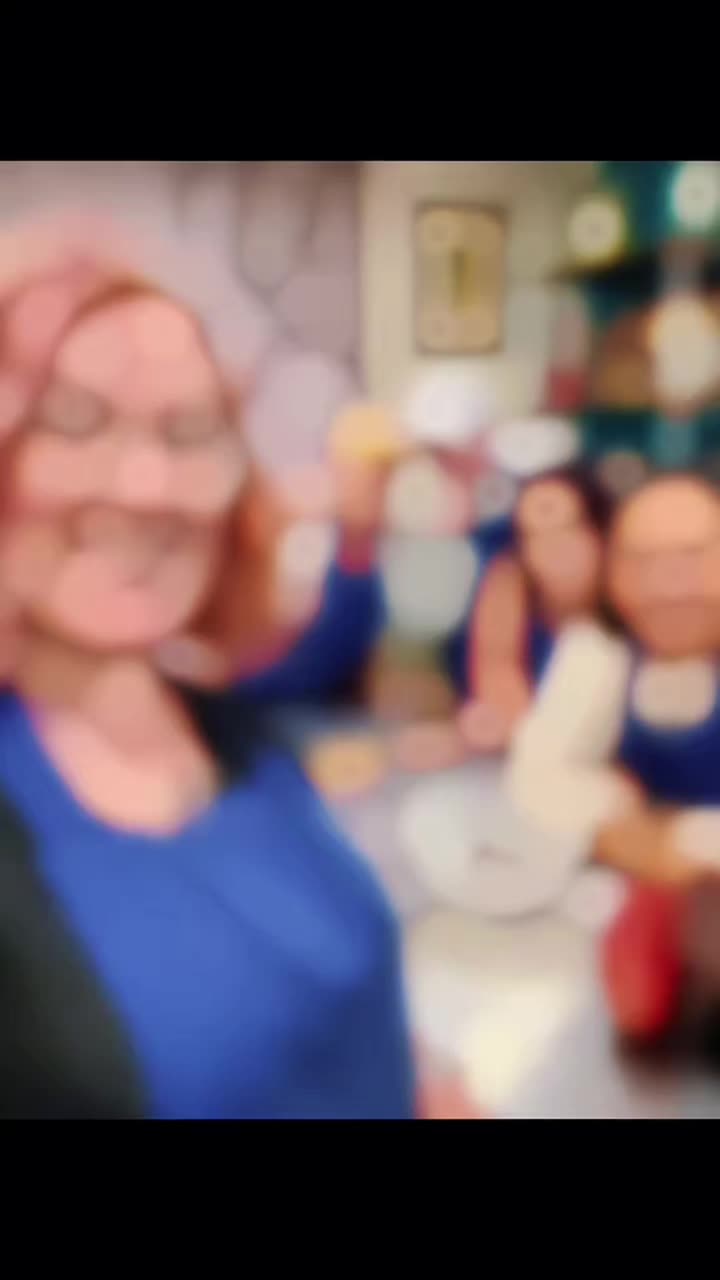 @Itsmedeedee